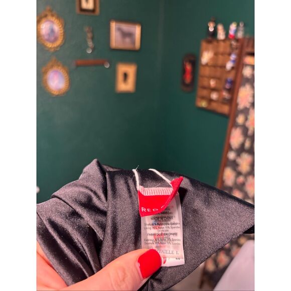 Red Carter Shine Solids Cutout Skimpy Fit One-Piece Swimsuit Women's Large NWT B - Picture 5 of 5